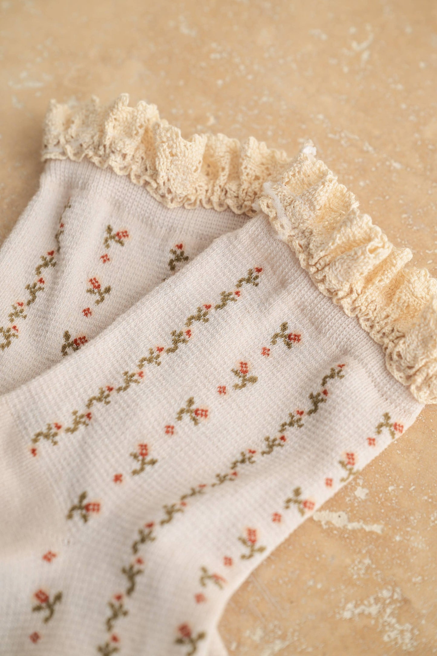 FLORAL CROCHET TRIM SOCKS