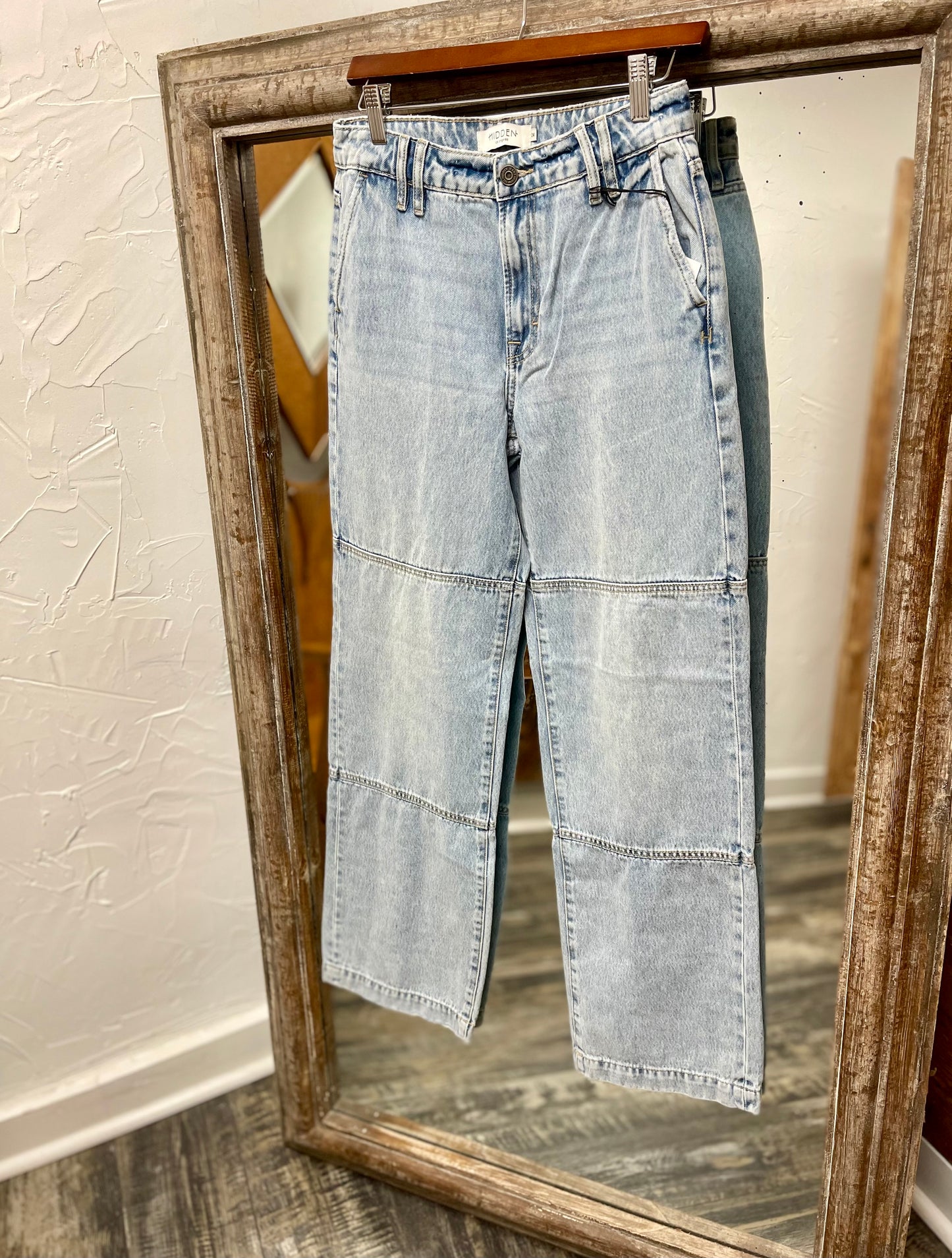 Relaxed Logan Jean - Light Wash