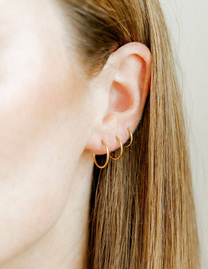 Huggie Infinity Hoop Earrings - Ava Gold 8mm
