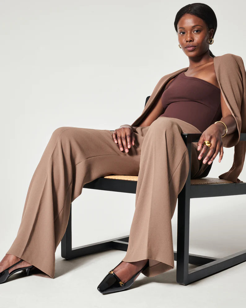 Plus Mid-Rise Back-Belt Pleated Crepe Ankle Pants | New York & Company